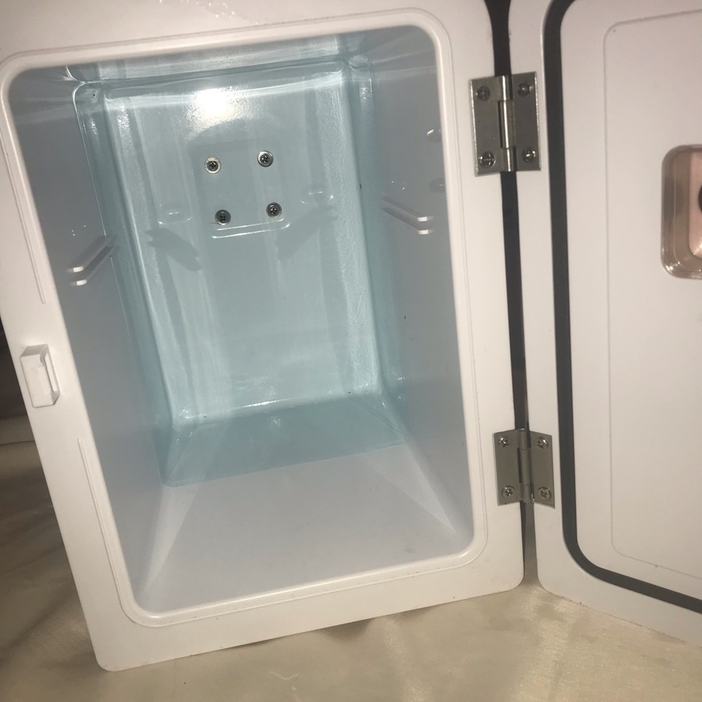 Mini fridge - Picture 7 of 14